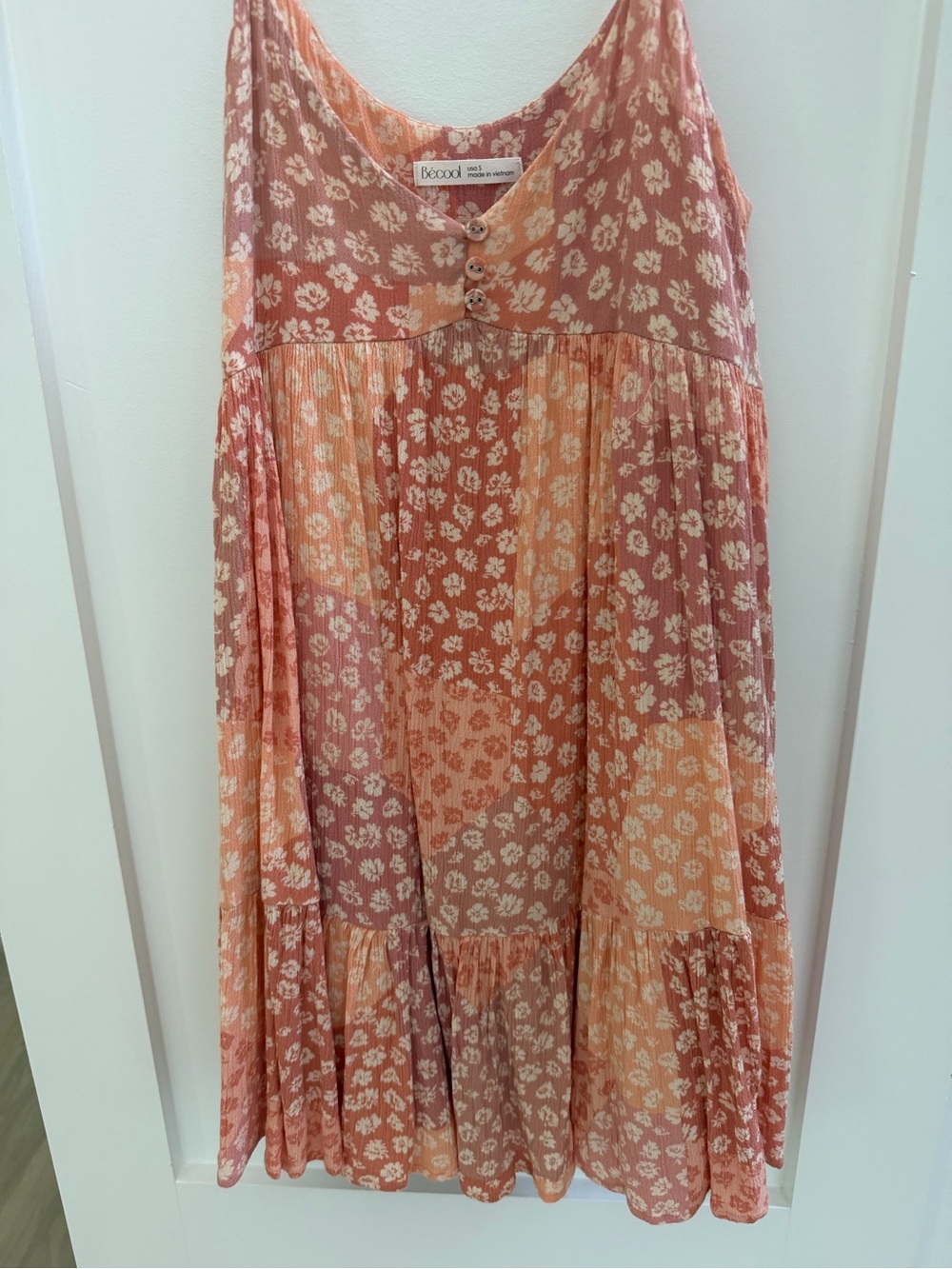 BE COOL Peach and Cream Floral Tiered Mini Dress (s)